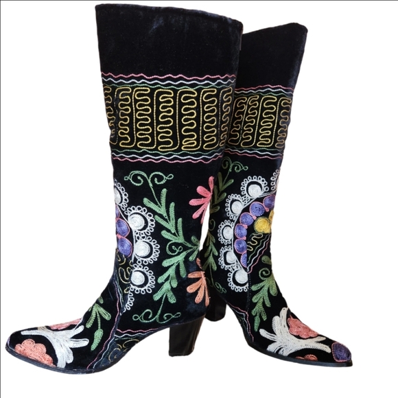 WOMEN'S SUZANI BLACK VELVET HAND EMBROIDERED STATEMENT KNEE BOOTS SIZE 8.5 / 39 - Picture 12 of 16